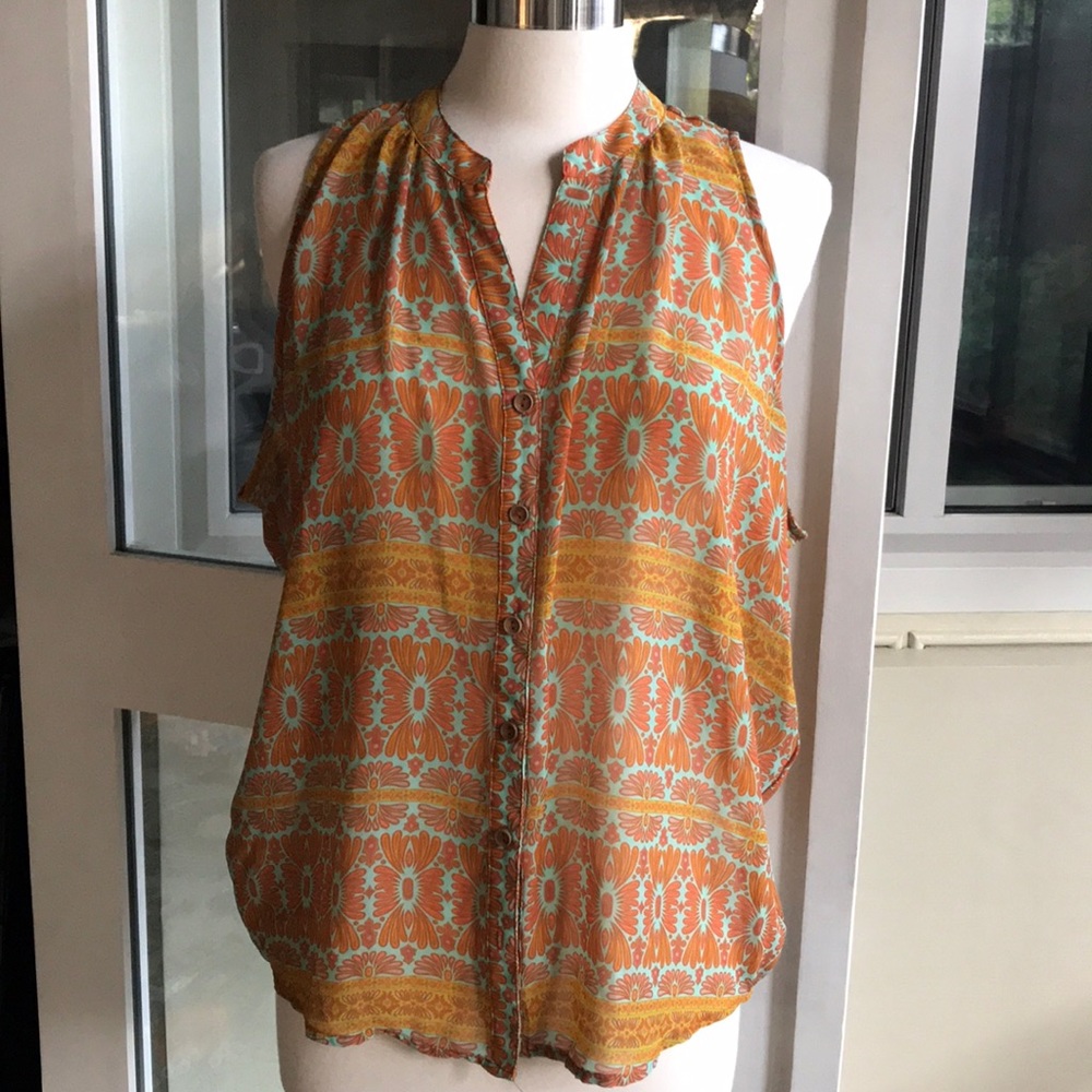 Retro look Sheer and flowy blouse